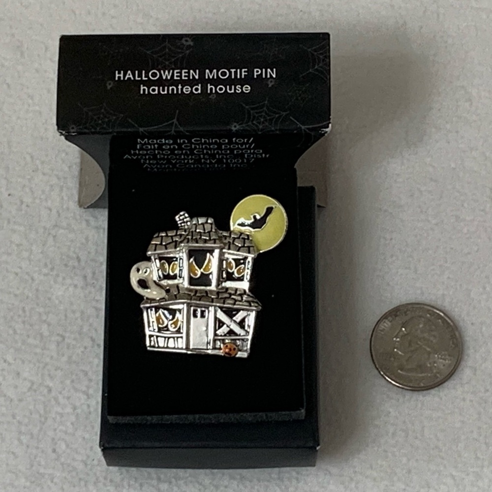 AVON 2012 HALLOWEEN HAUNTED HOUSE PIN